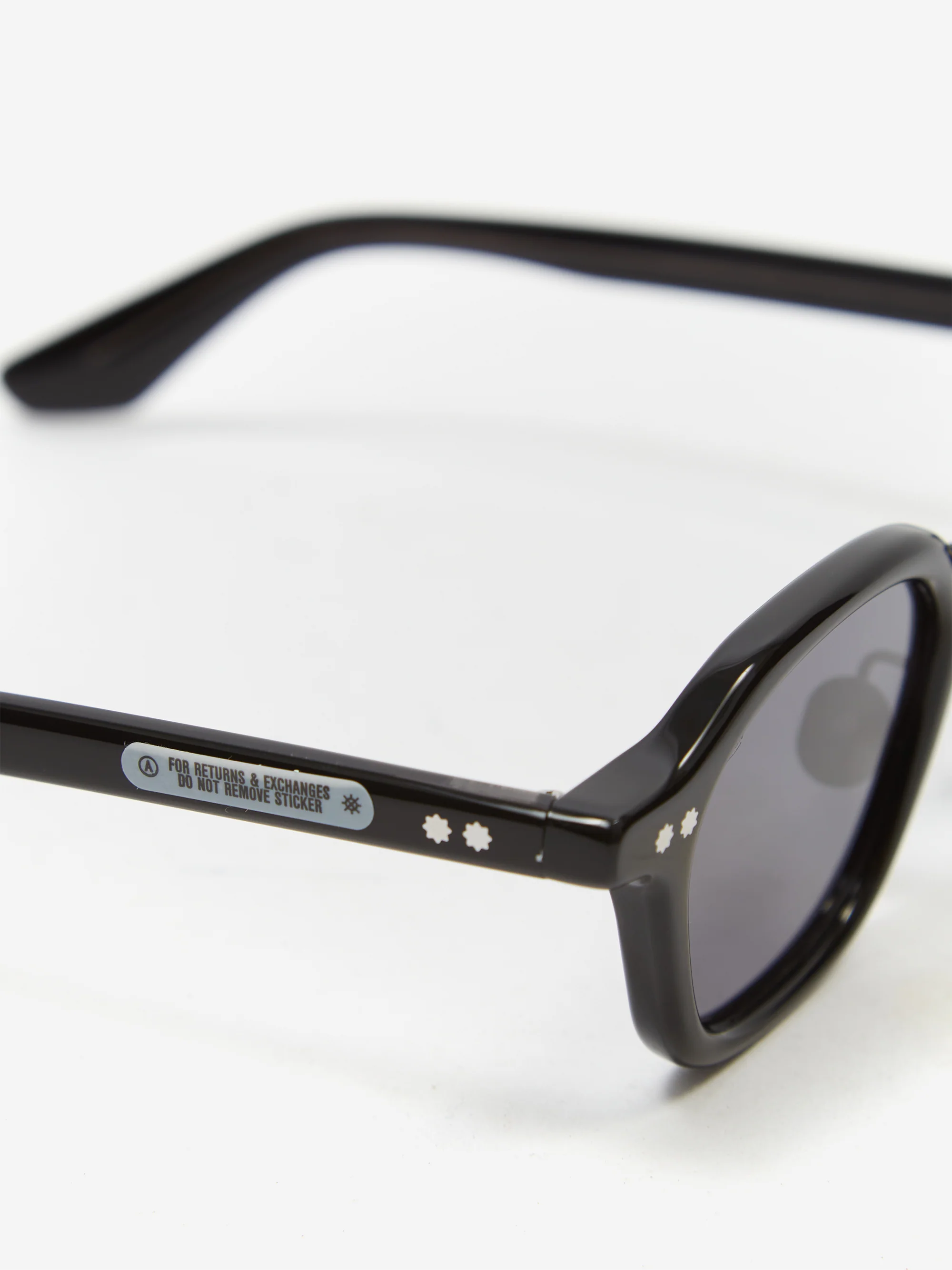 AKILA Iris Sunglasses - Black/Black - Image 3