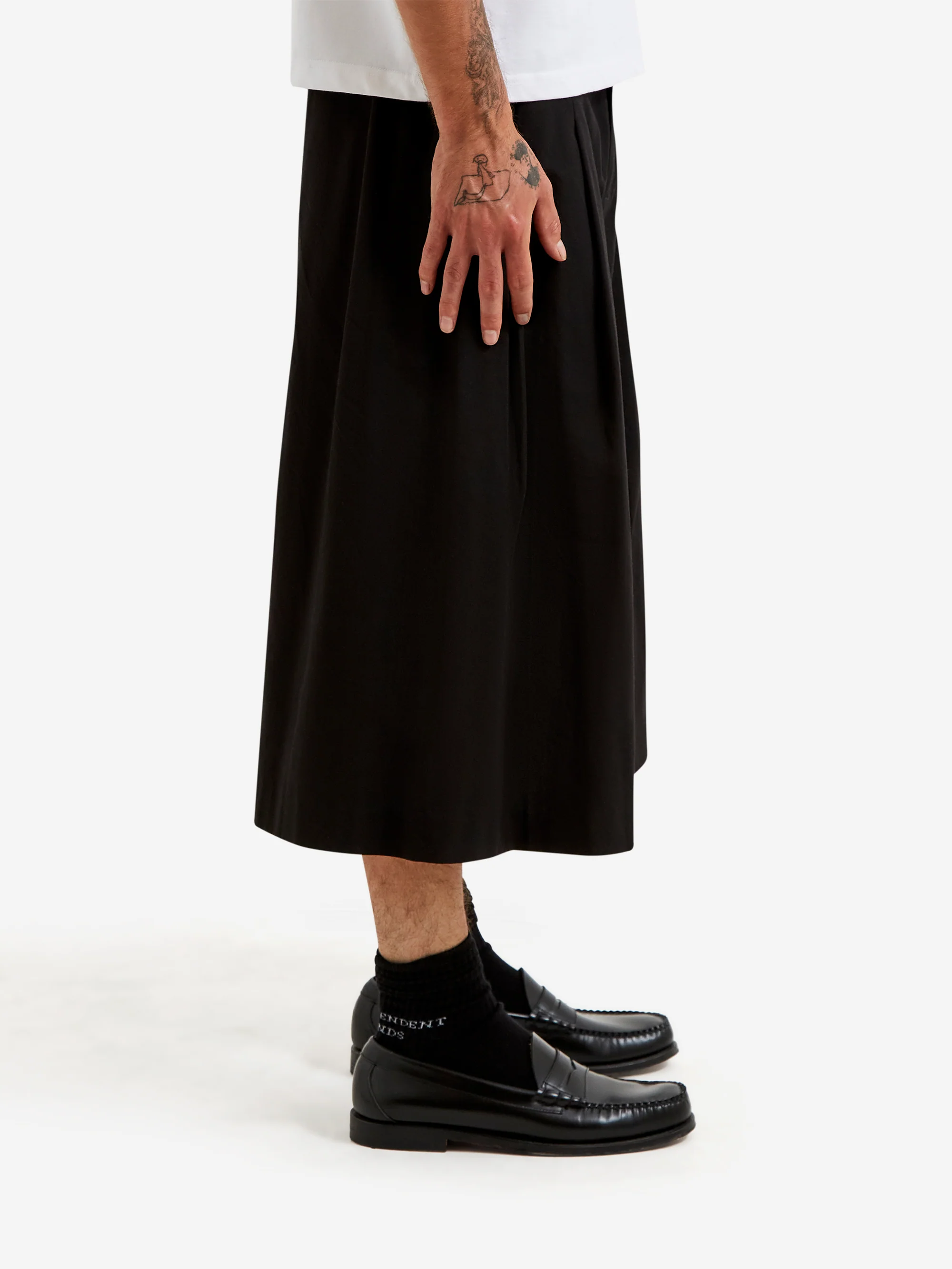 AMOMENTO Wide Bermuda Pants - Black - Image 5