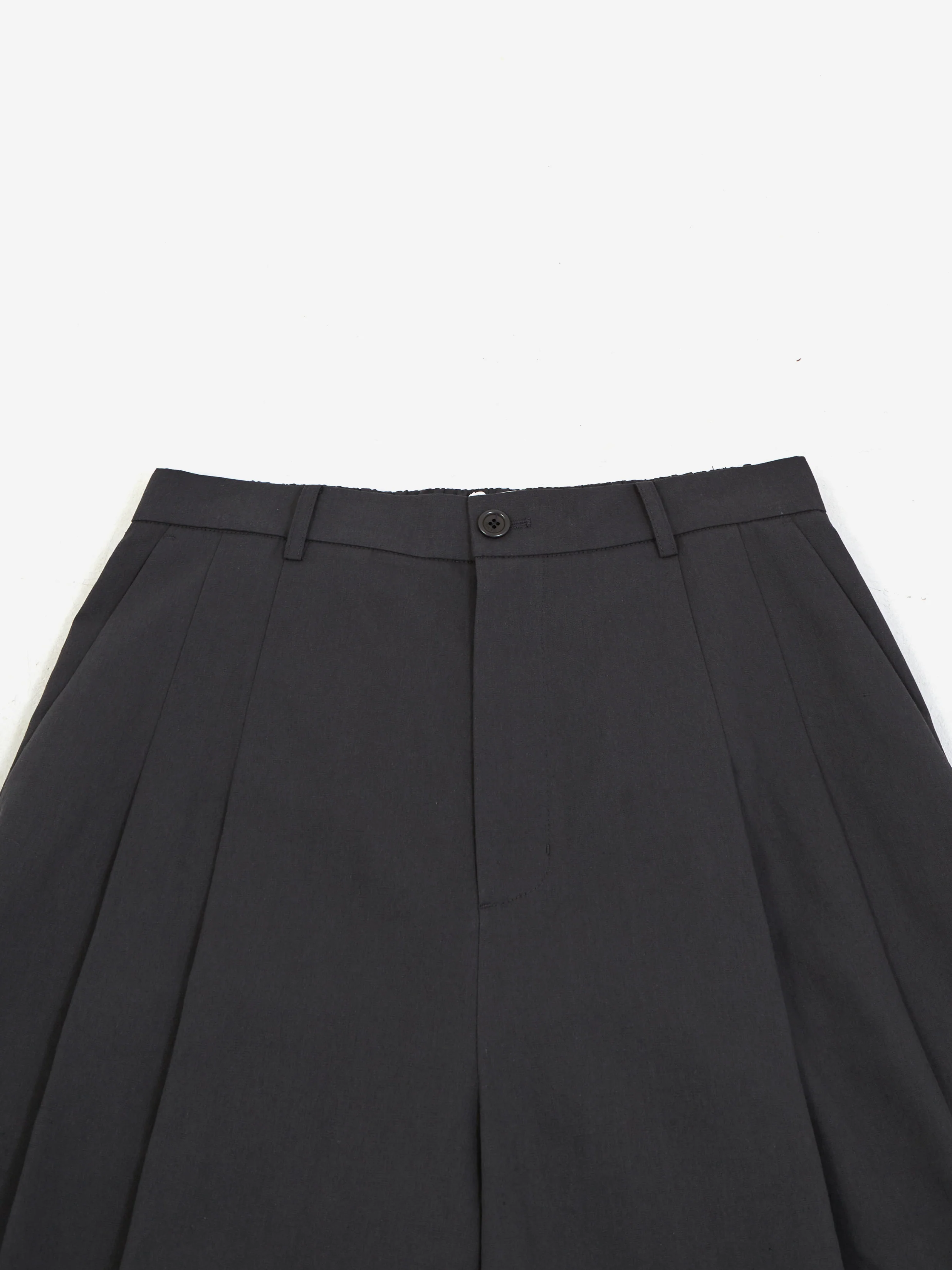 AMOMENTO Wide Bermuda Pants - Charcoal - Image 3