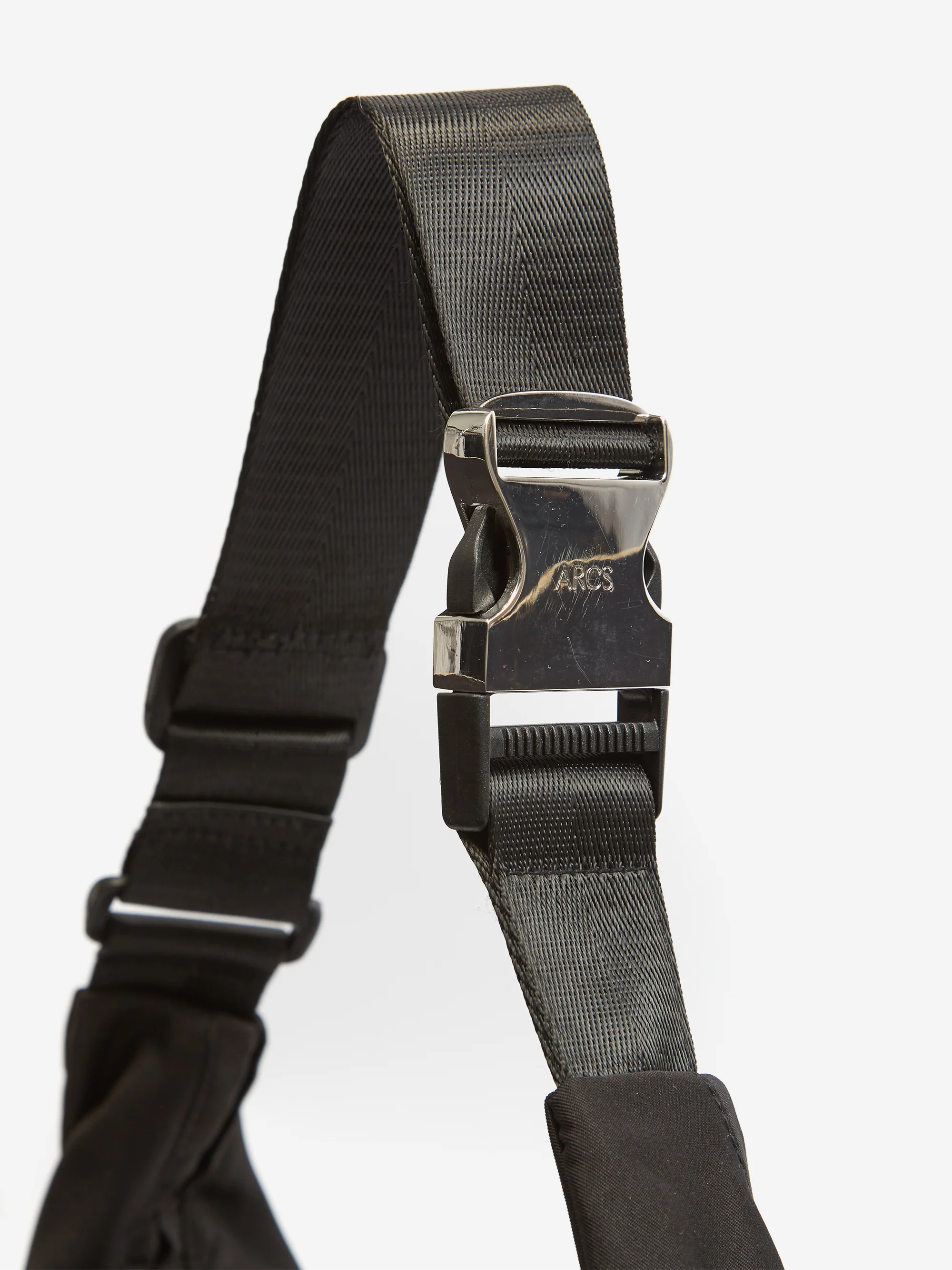 ARCS Slide Crossbody Bag - Black - Image 3
