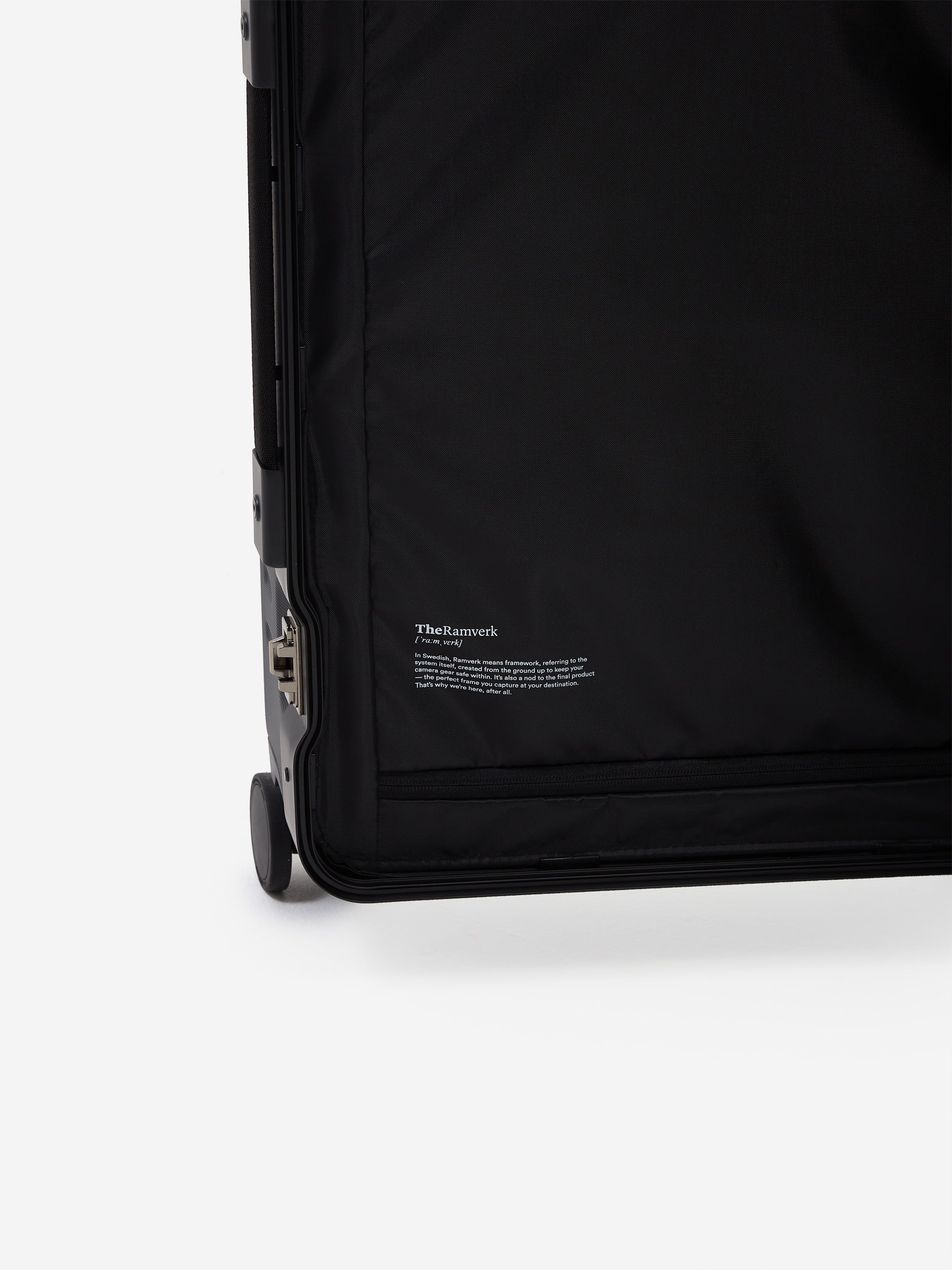 Db Ramverk Pro Check-in Luggage Medium - Black Out - Image 5