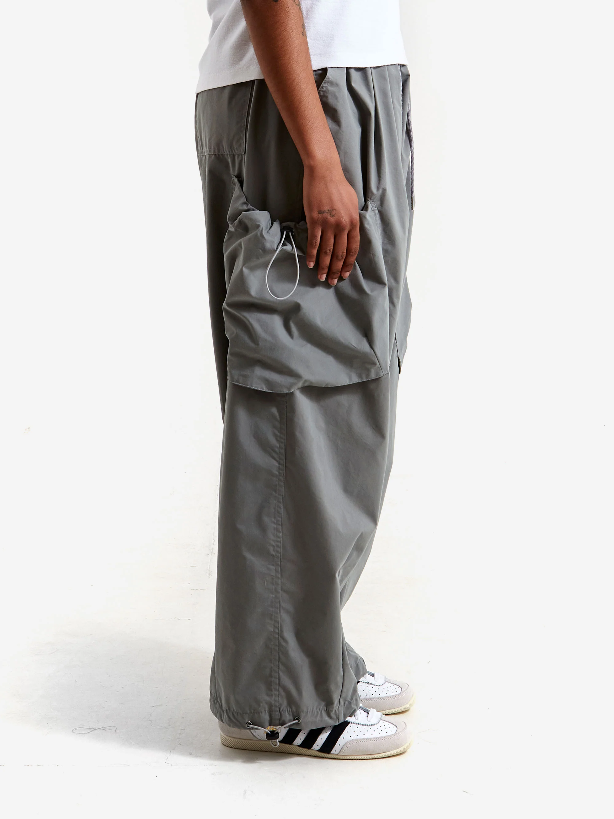 Estudio Niksen Bungee-strap Cargo Pants W  - Grey - Image 2