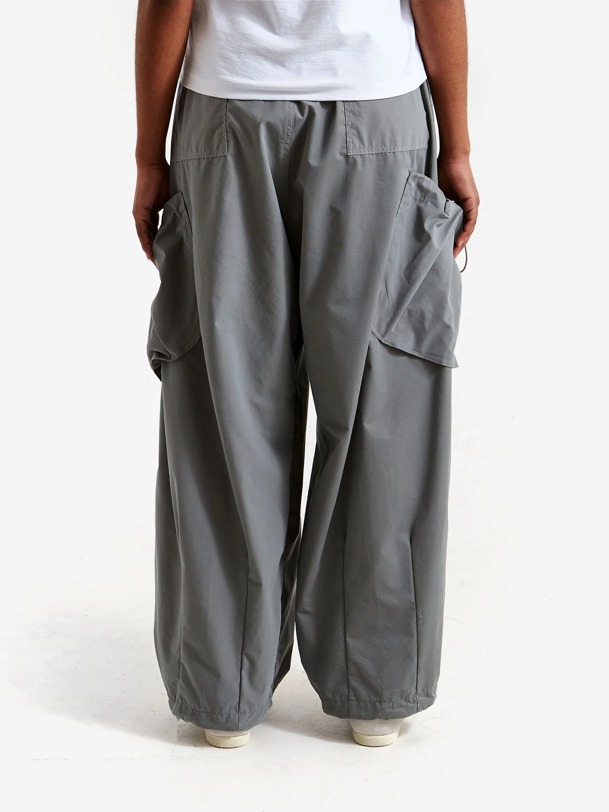 Estudio Niksen Bungee-strap Cargo Pants W  - Grey - Image 3