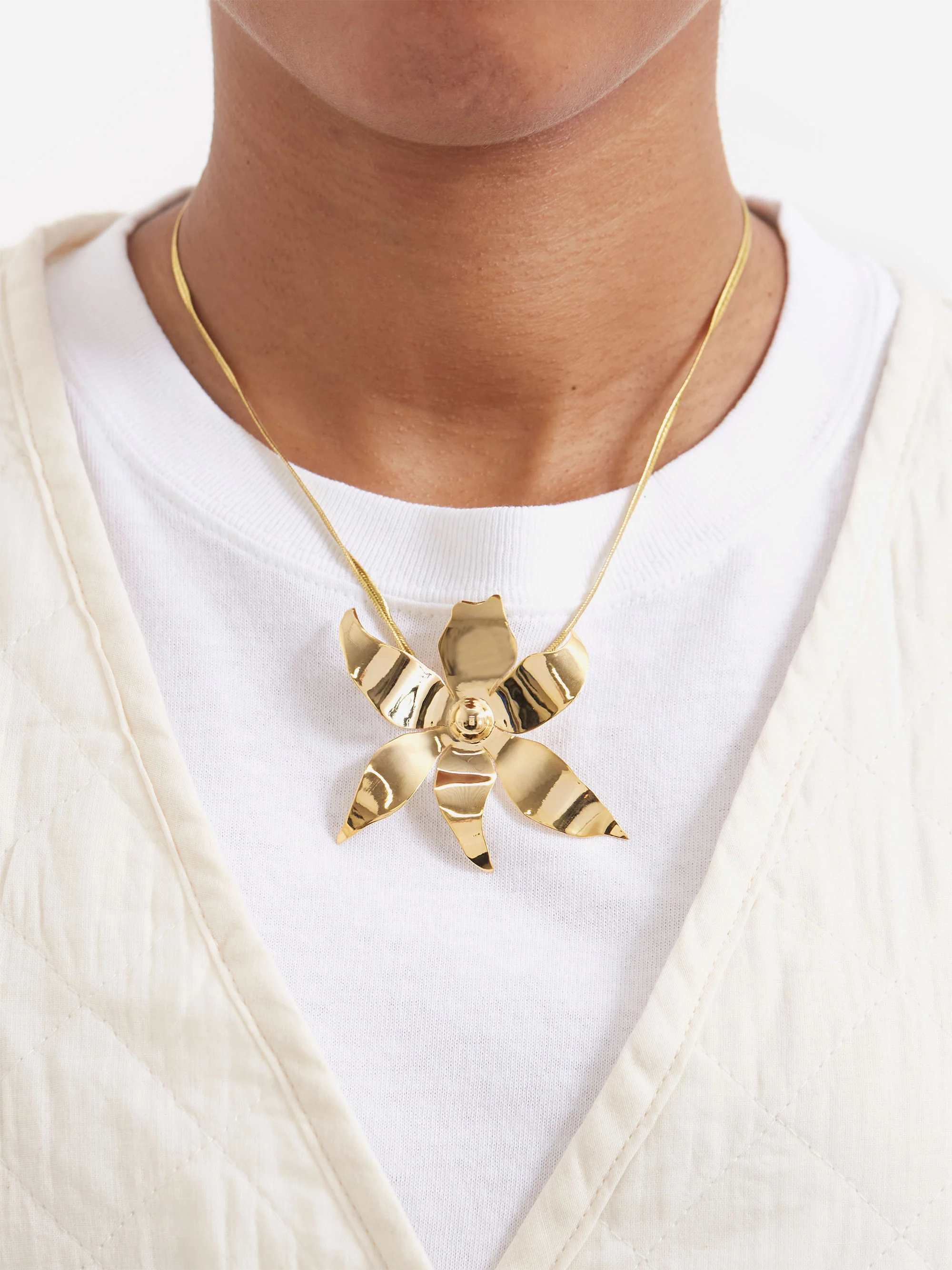 Eyland Evie Flower Necklace - Gold - Image 2