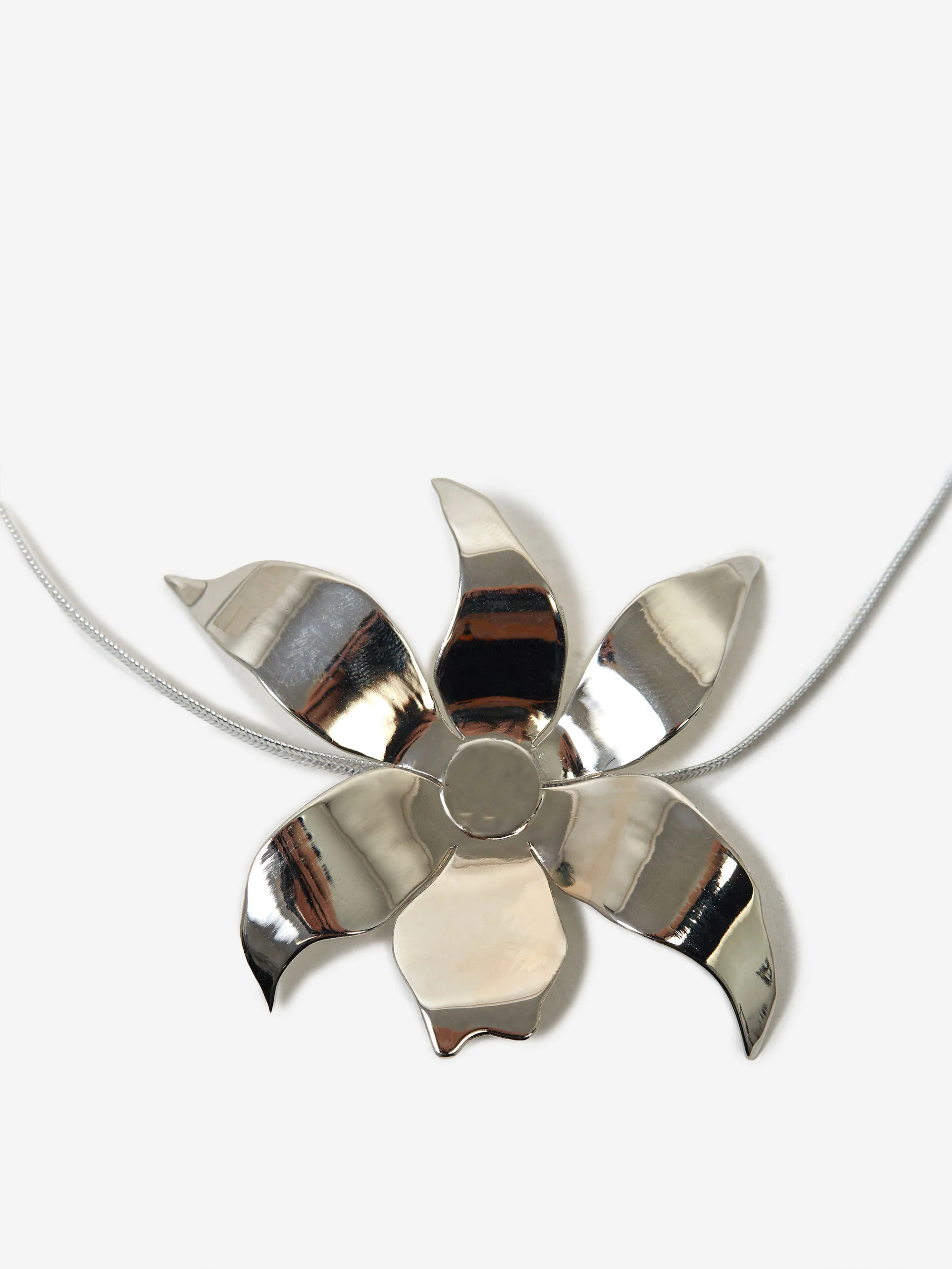 Eyland Evie Flower Necklace - Silver - Image 3