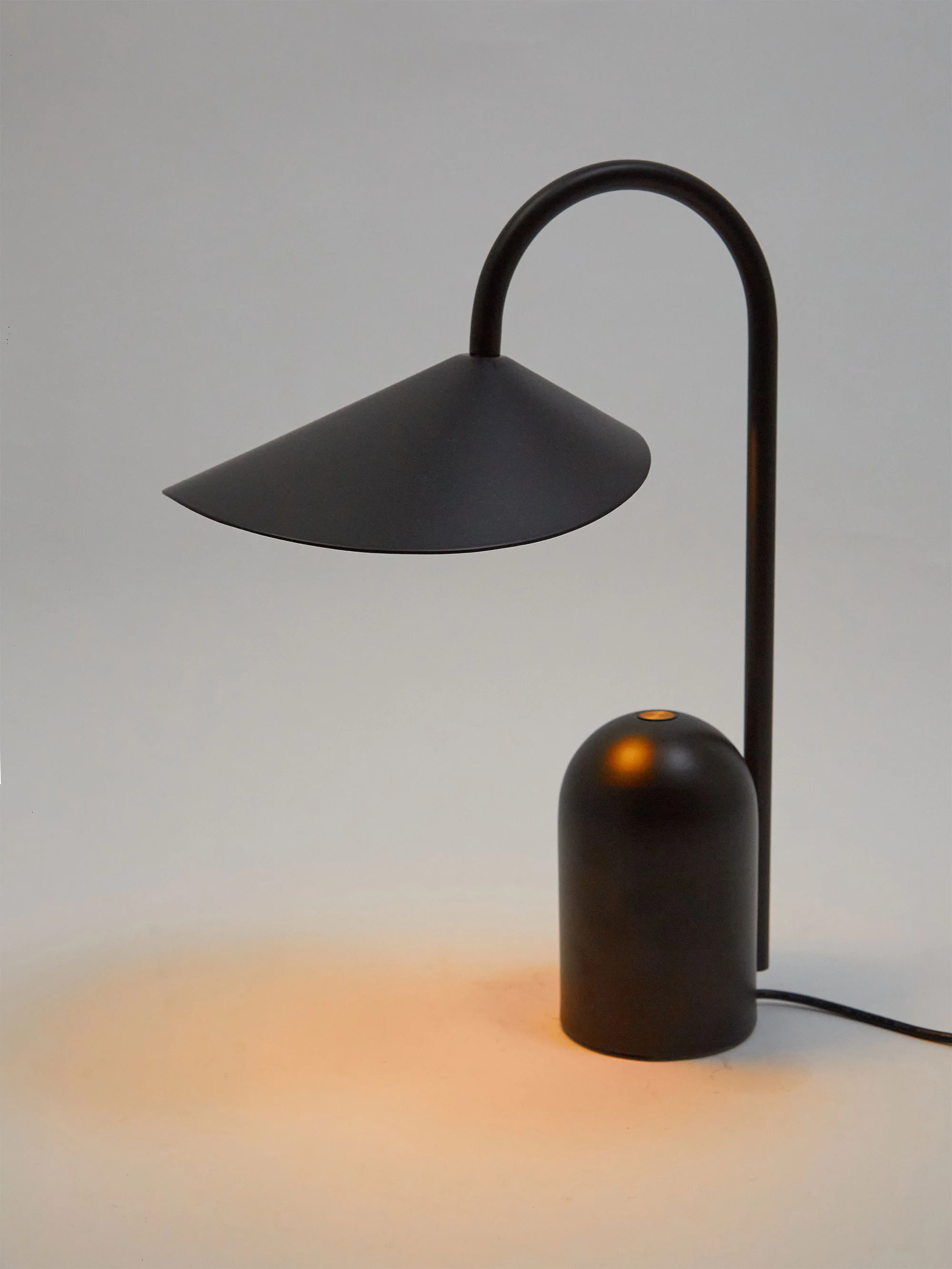 ferm LIVING Arum Portable Lamp - Black - Image 2