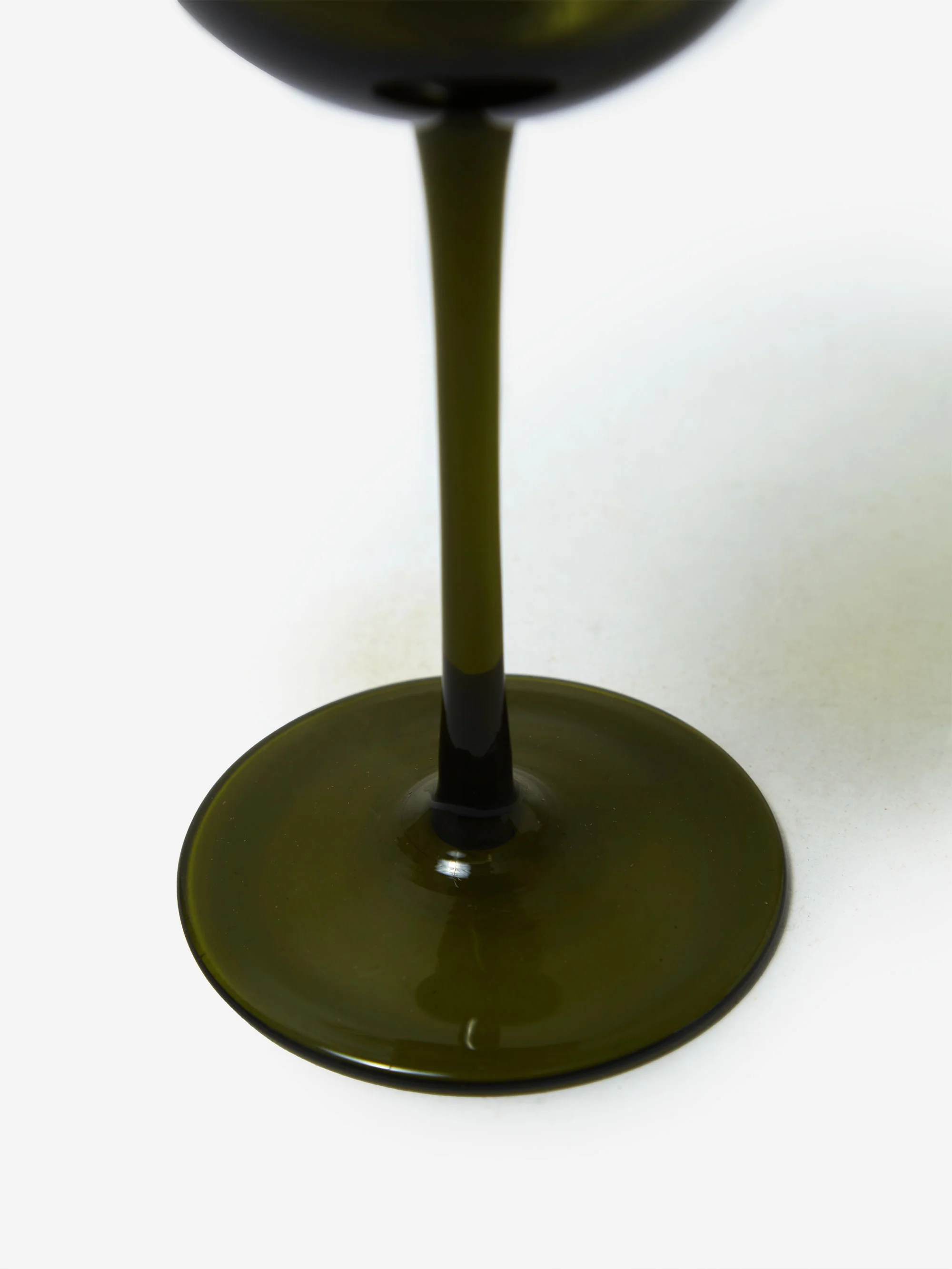 ferm LIVING Host White Wine Glasses - Set of 2 - Moss Green - Image 4