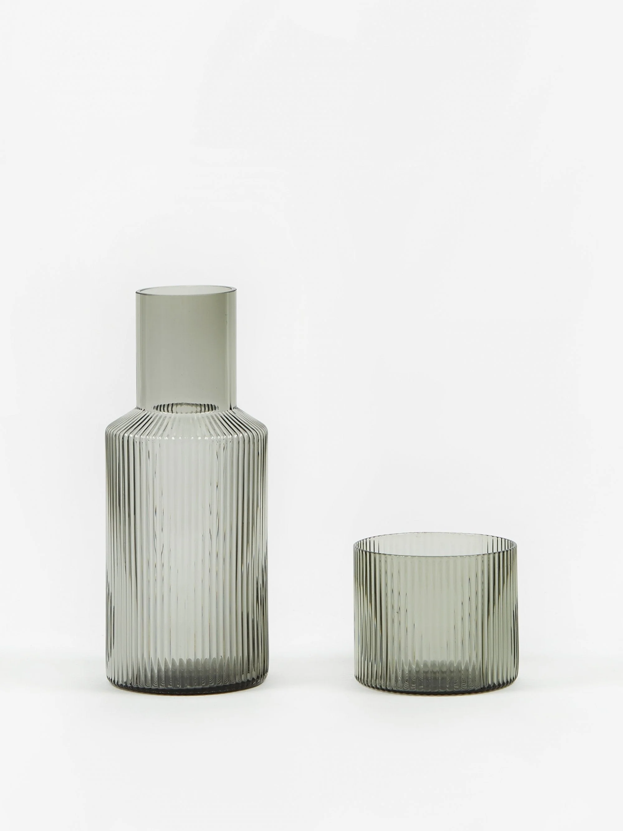 ferm LIVING Ripple Carafe Set - Smoked Grey