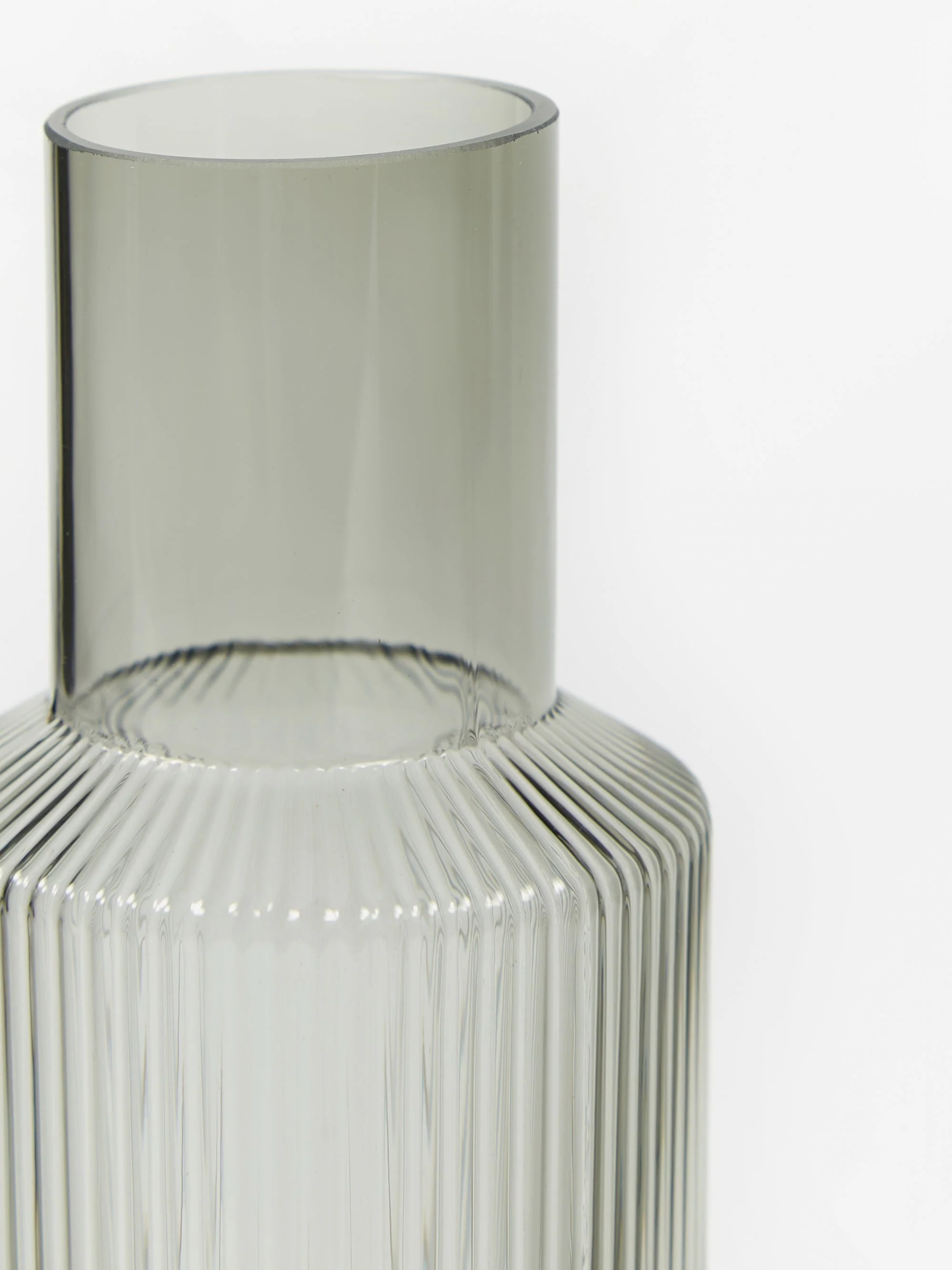 ferm LIVING Ripple Carafe Set - Smoked Grey - Image 4