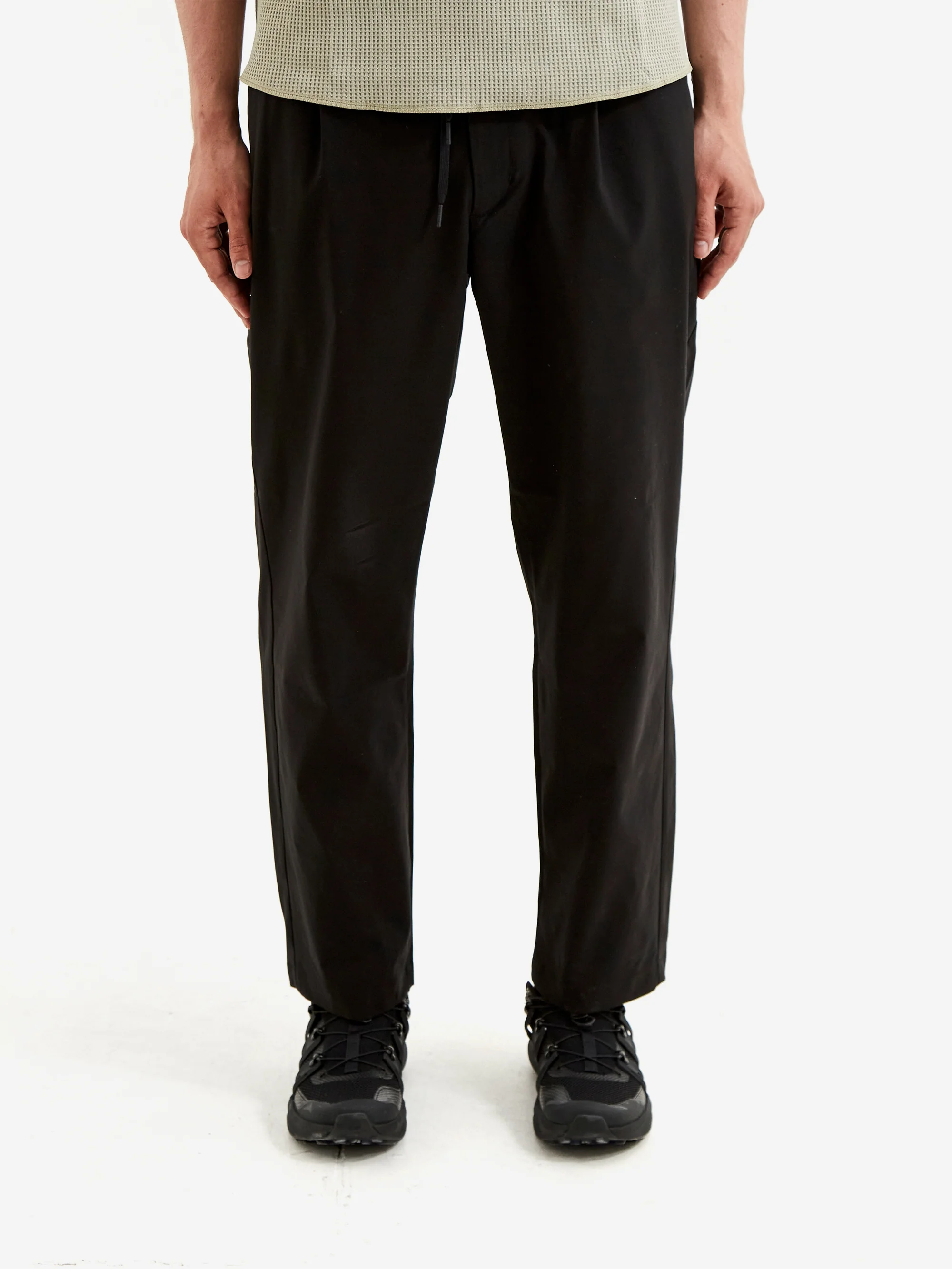 Goldwin One Tuck Tapered Stretch Pants - Black - Image 2