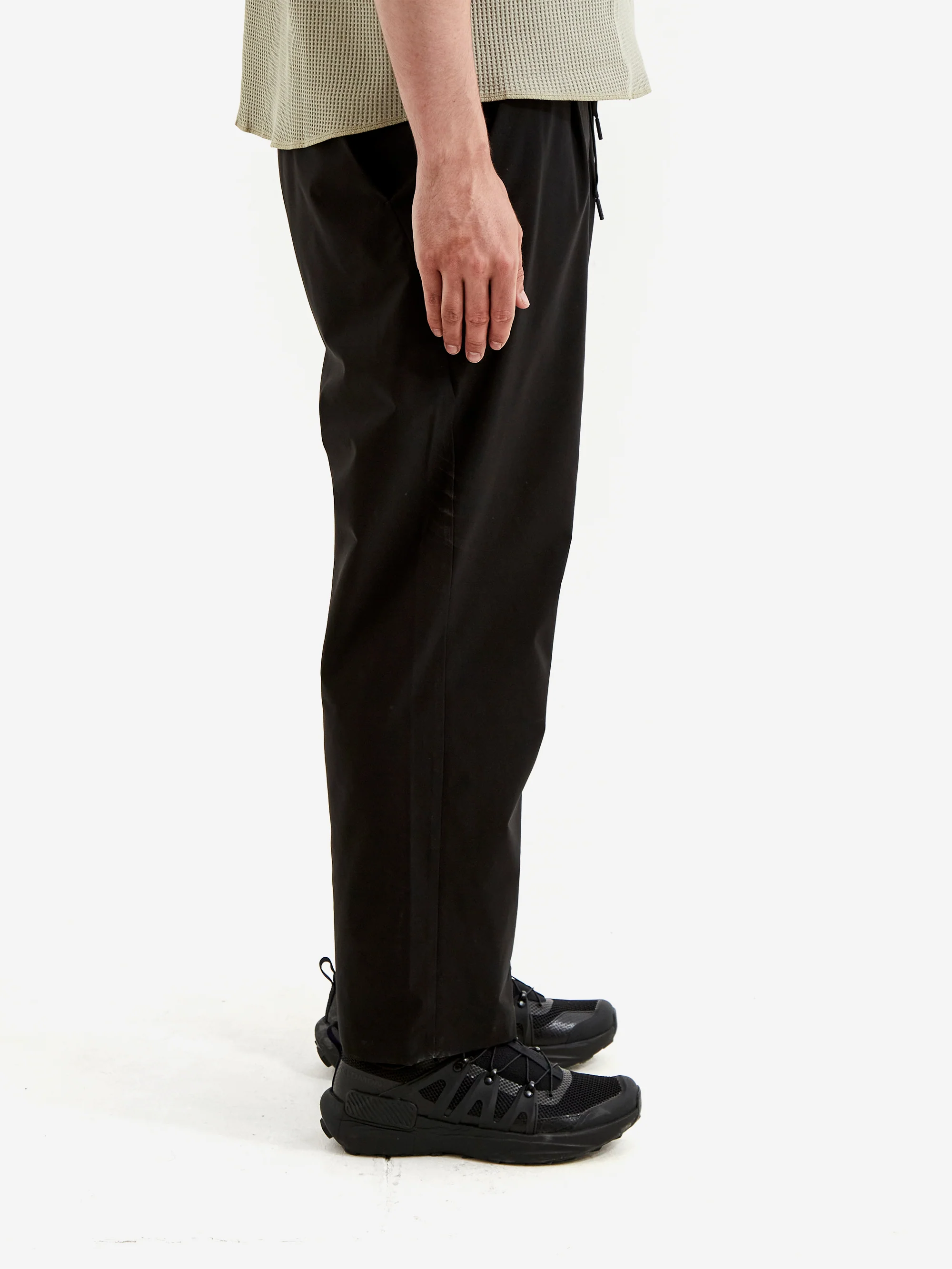 Goldwin One Tuck Tapered Stretch Pants - Black - Image 5
