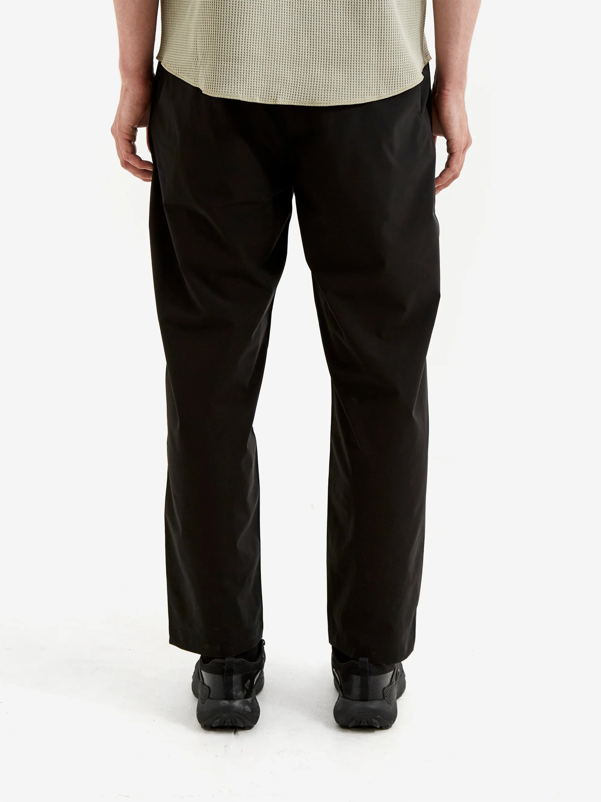 Goldwin One Tuck Tapered Stretch Pants - Black - Image 6