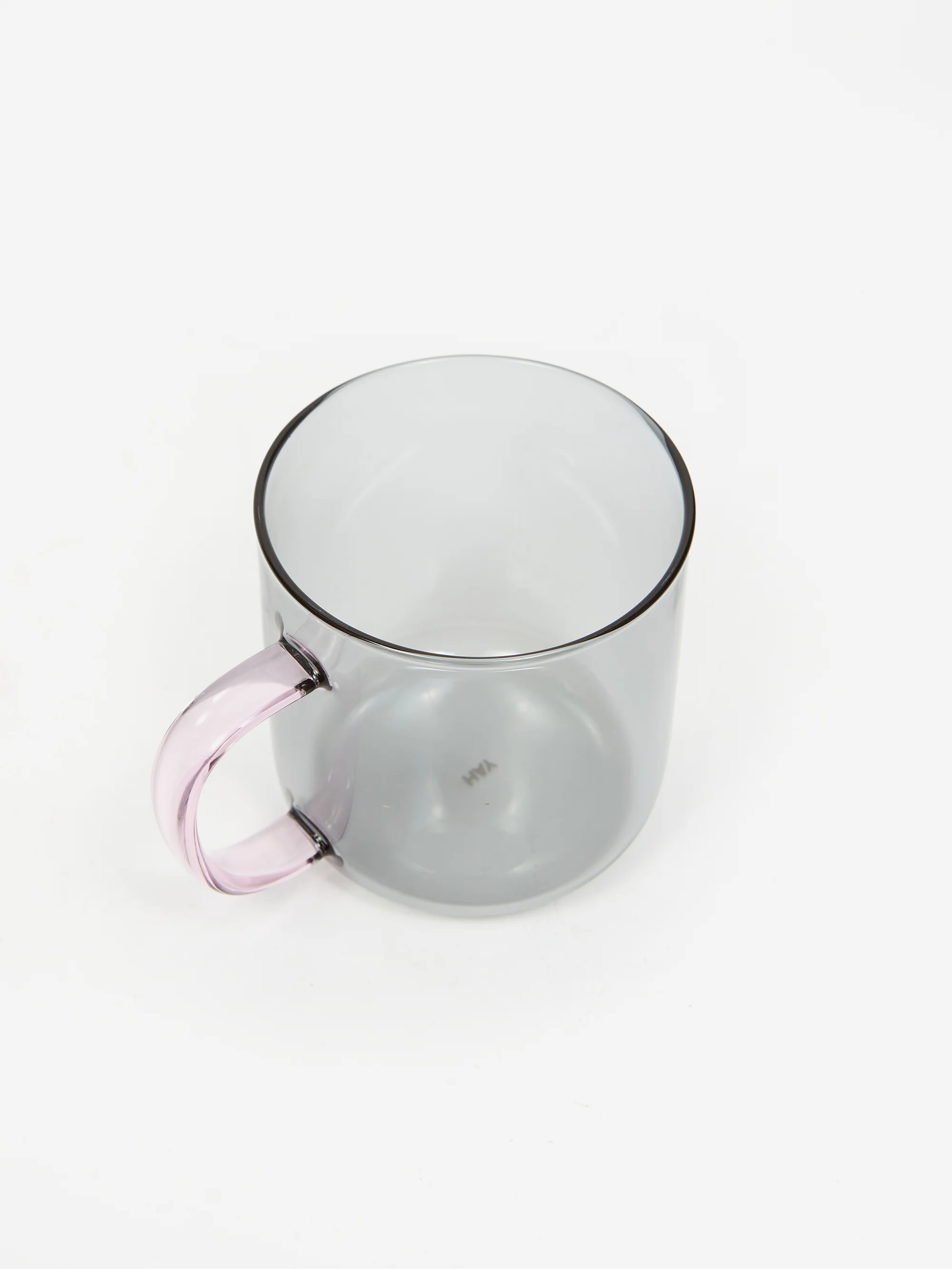 HAY Borosilicate Mug Set of 2 - Light Grey with Pink Handle - Image 3
