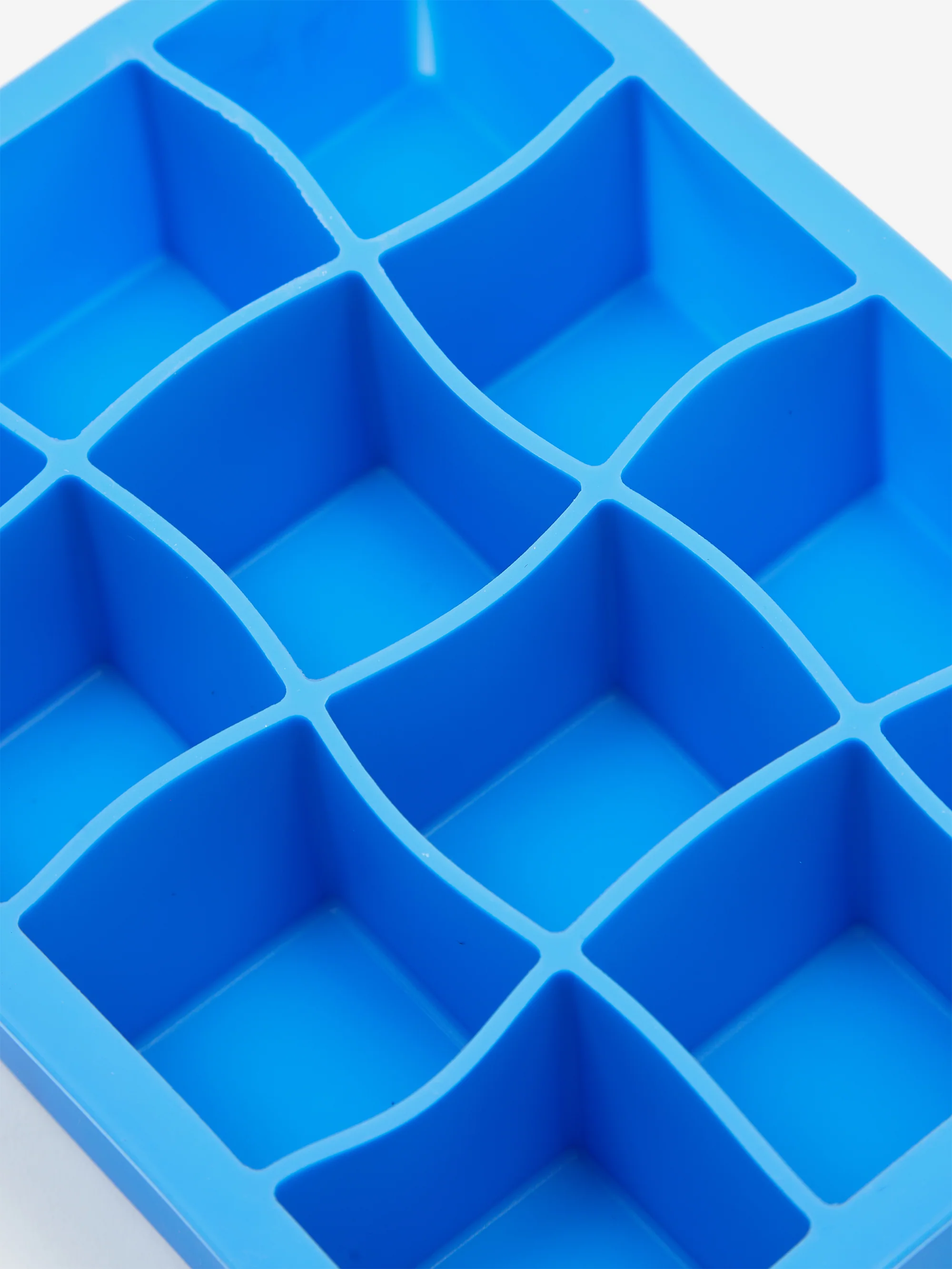HAY Ice Cube Tray X-Large - Blue - Image 3