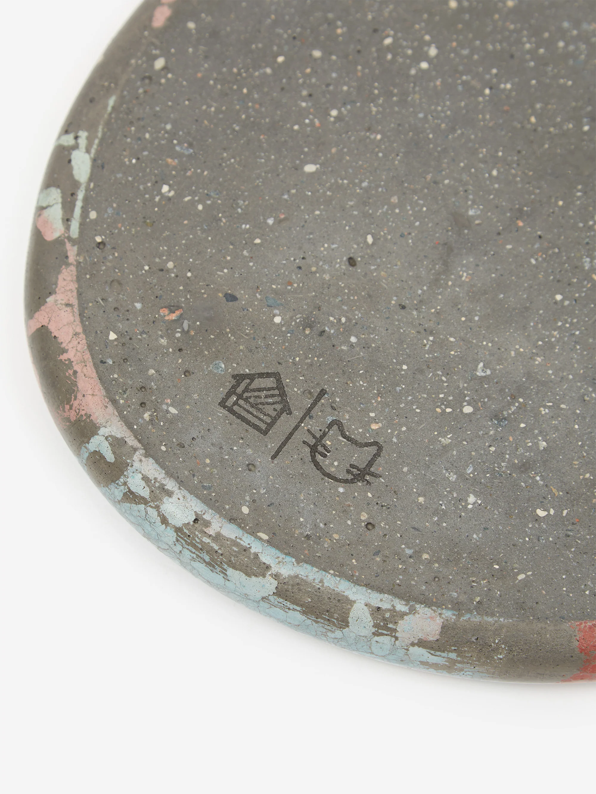 Houseplant by Seth Rogen Limited Edition All-in-One Concrete Rolling Tray - Image 5