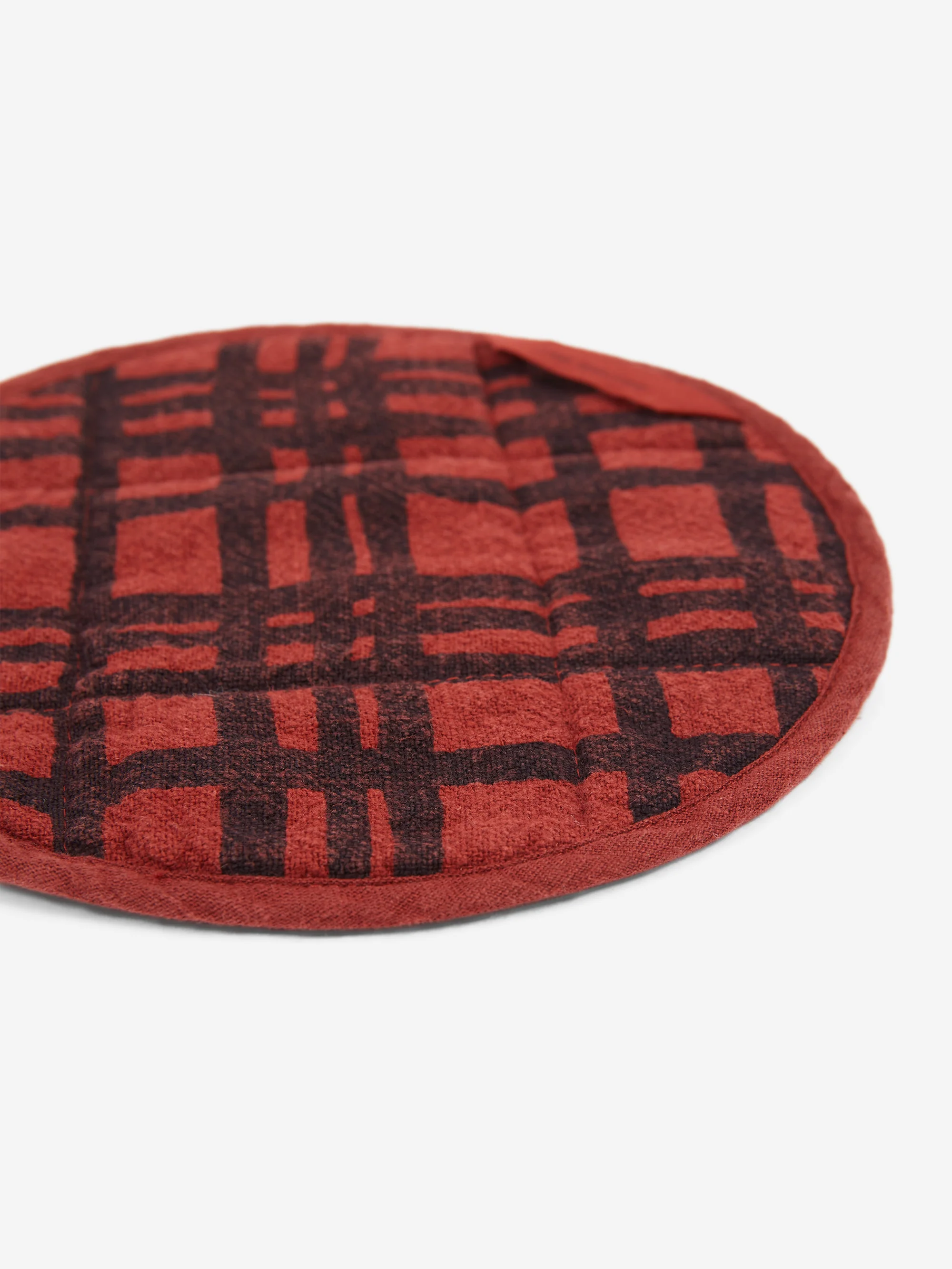 Jenny Pennywood Round Potholder Darby - Midnight/Clove - Image 4