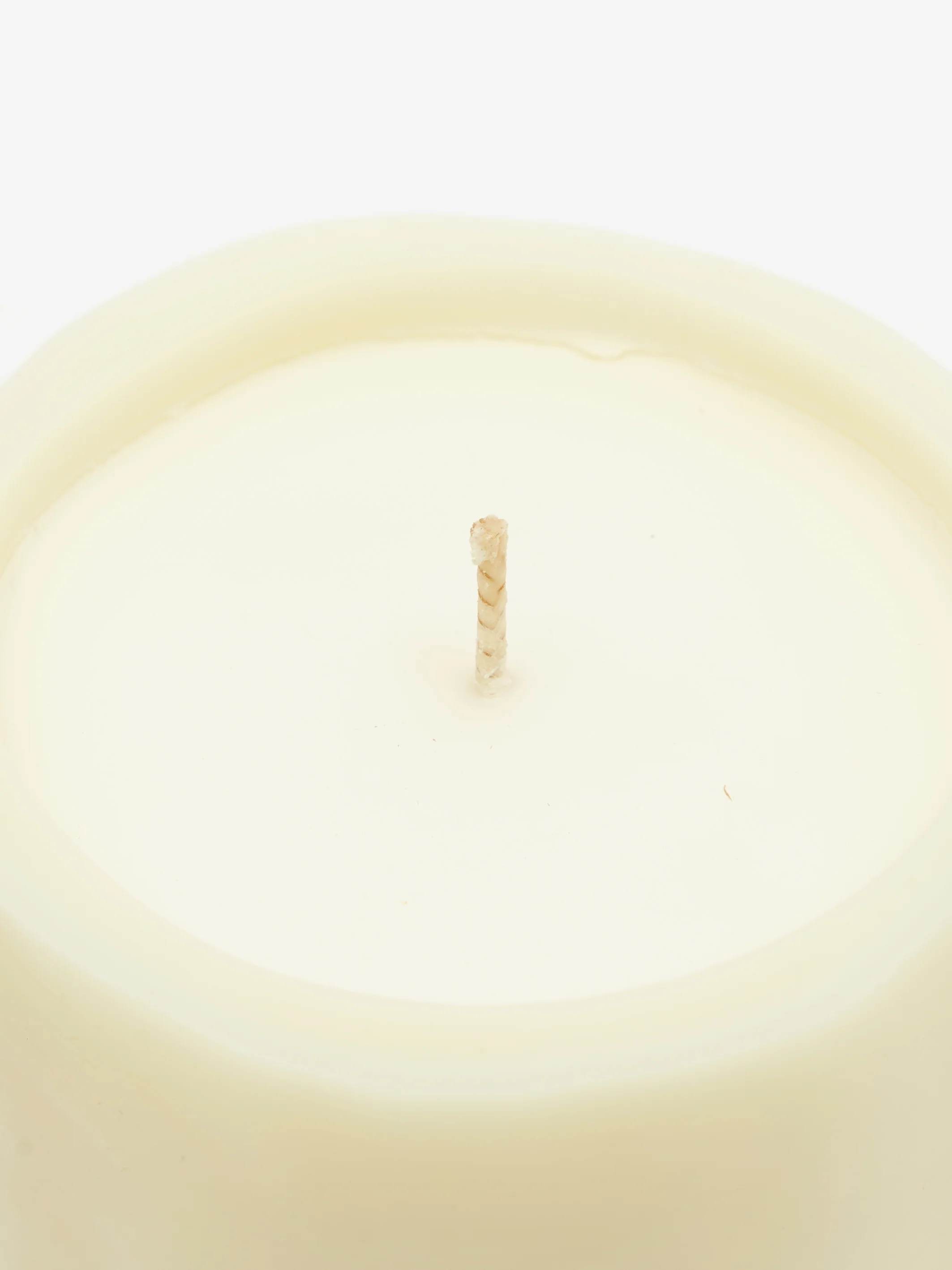 Le Feu De L'eau 15oz Candle - Ivorie - Image 2