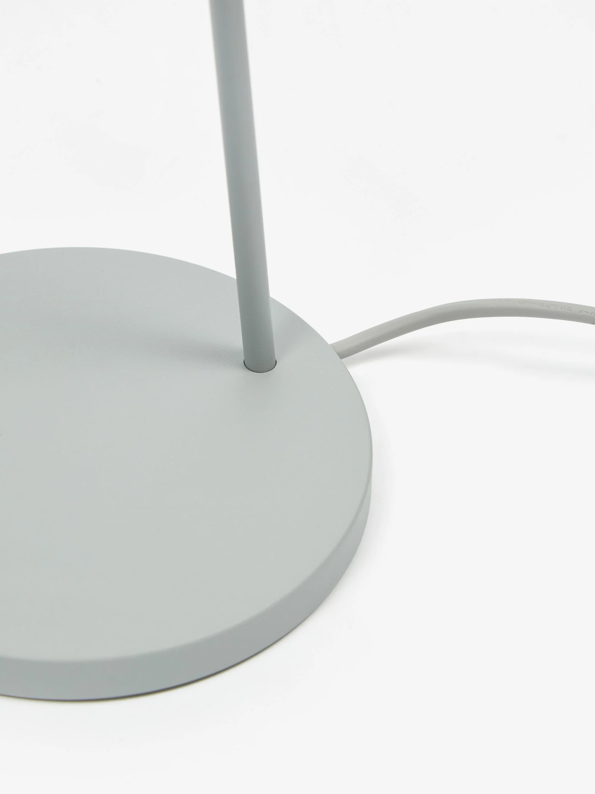Muuto Leaf Table Lamp - Grey - Image 5