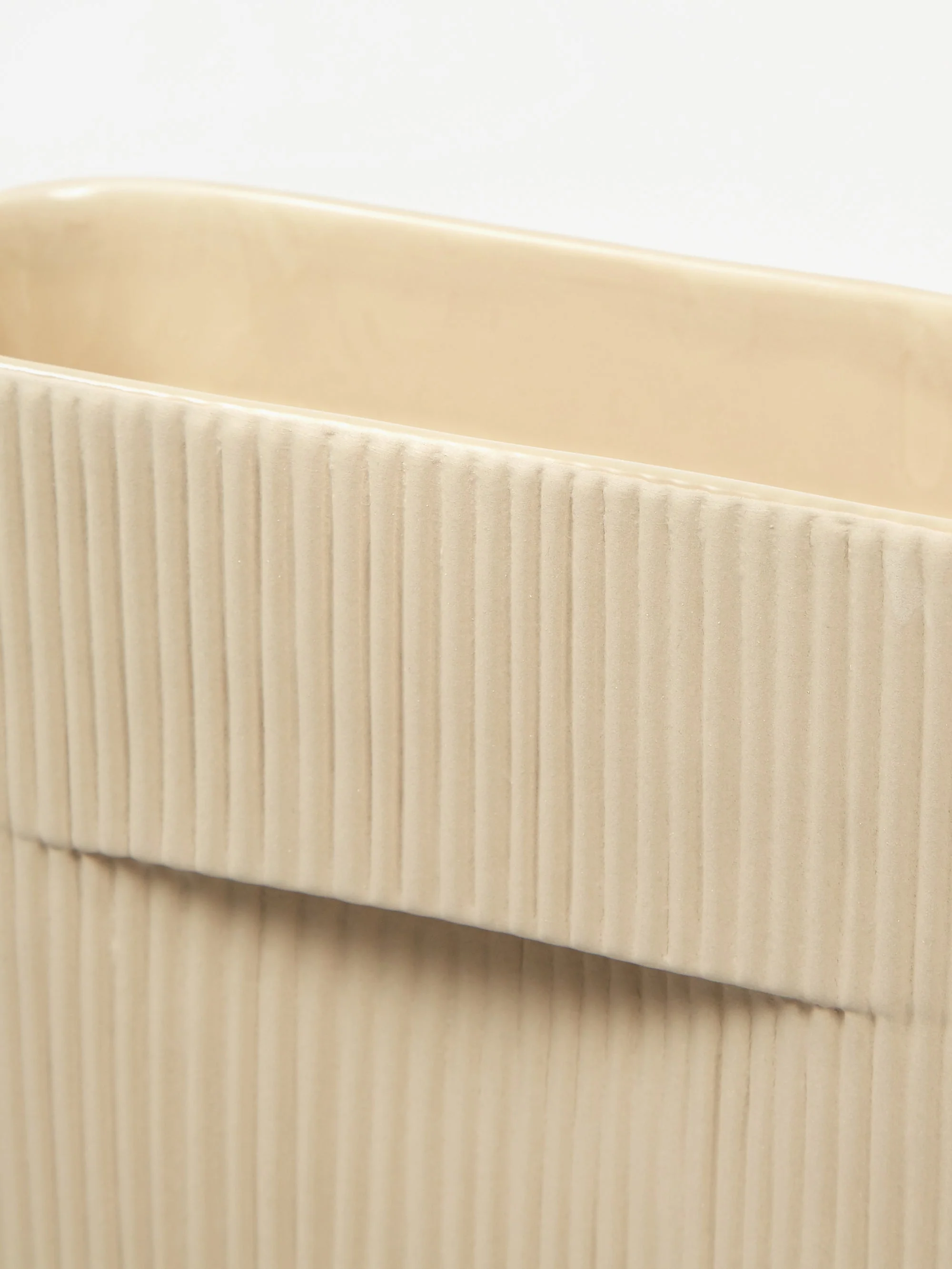 Muuto Ridge Large Vase - Beige - Image 3