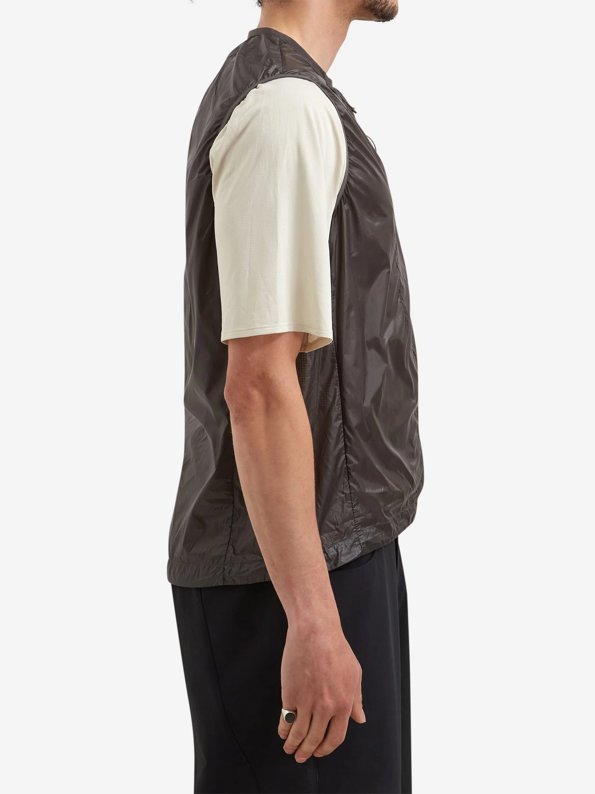 Portal Code Wind Vest - Beluga - Image 6