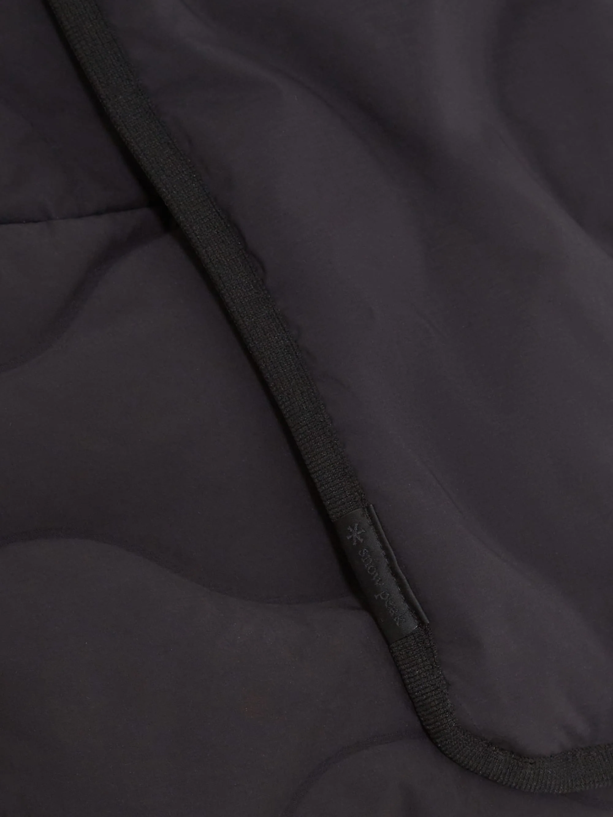 Snow peak Seamless Quilted Down Stole - Black - Image 3