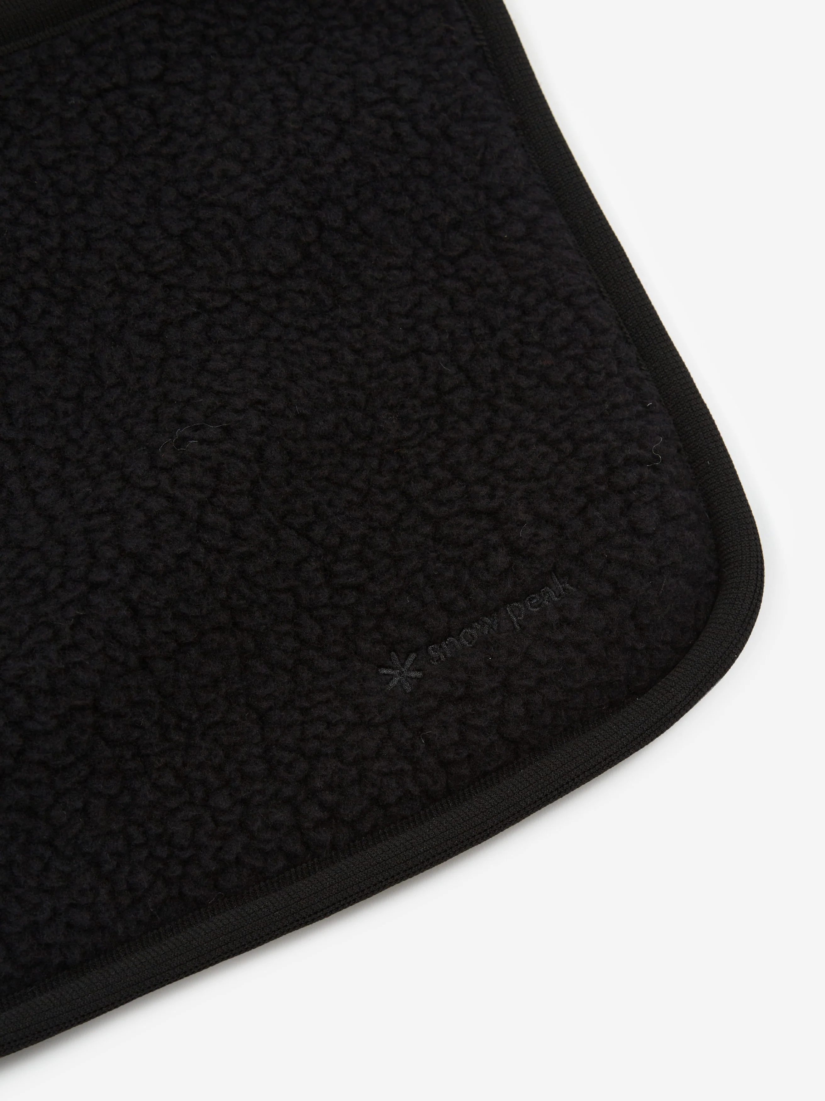 Snow Peak Thermal Boa Fleece Stole Scarf - Black - Image 4