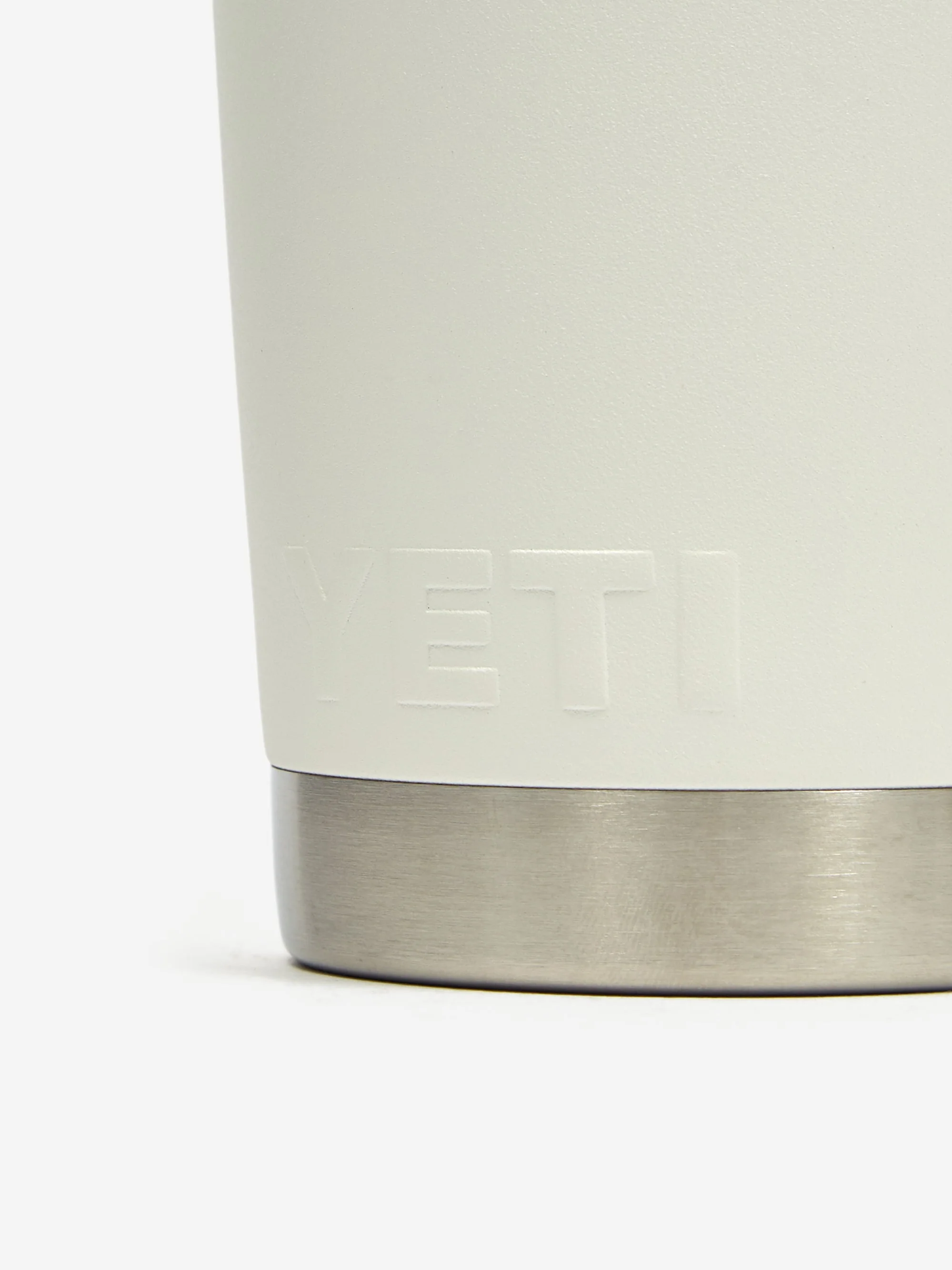 YETI Rambler Mug 20 Oz - White - Image 3