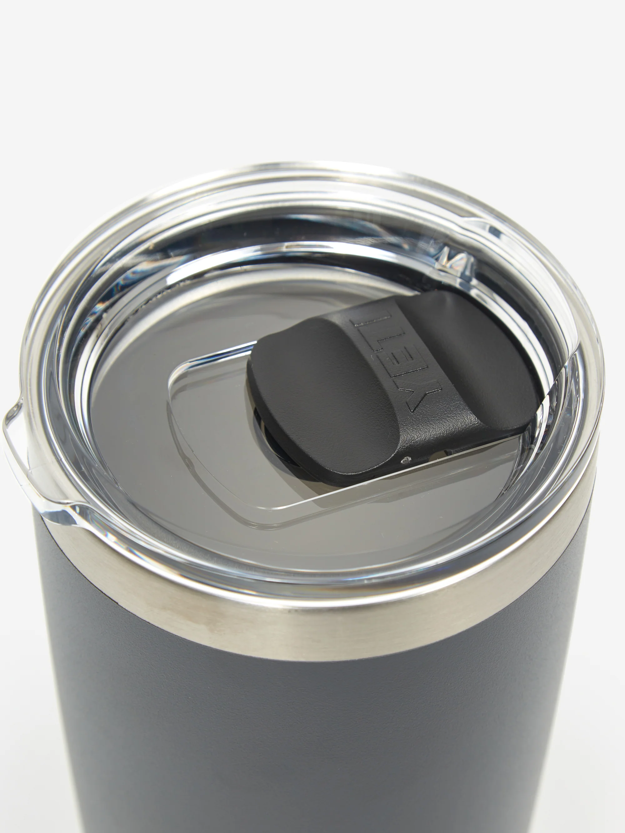 YETI Rambler Tumbler 20oz - Charcoal - Image 2