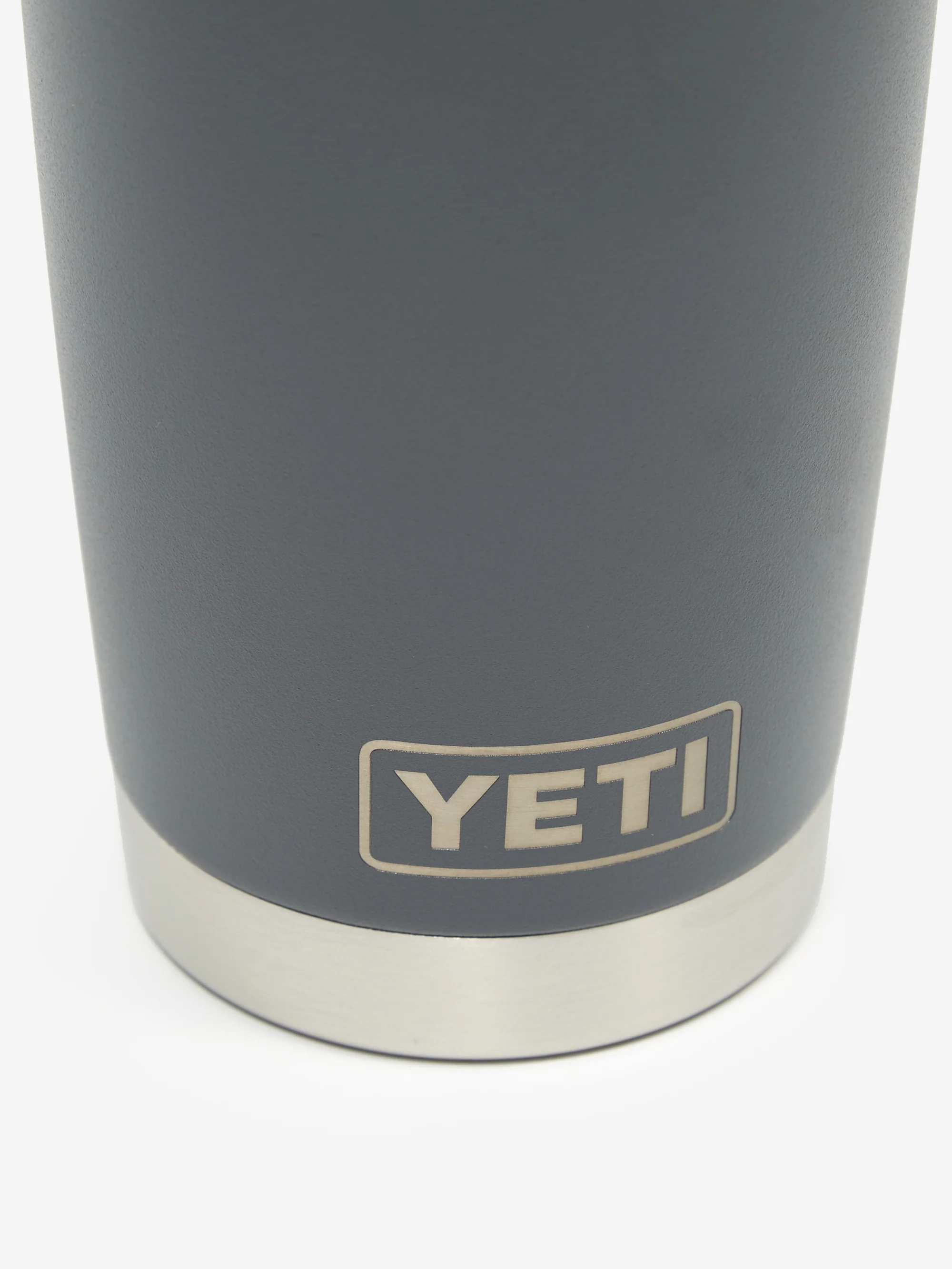 YETI Rambler Tumbler 20oz - Charcoal - Image 3