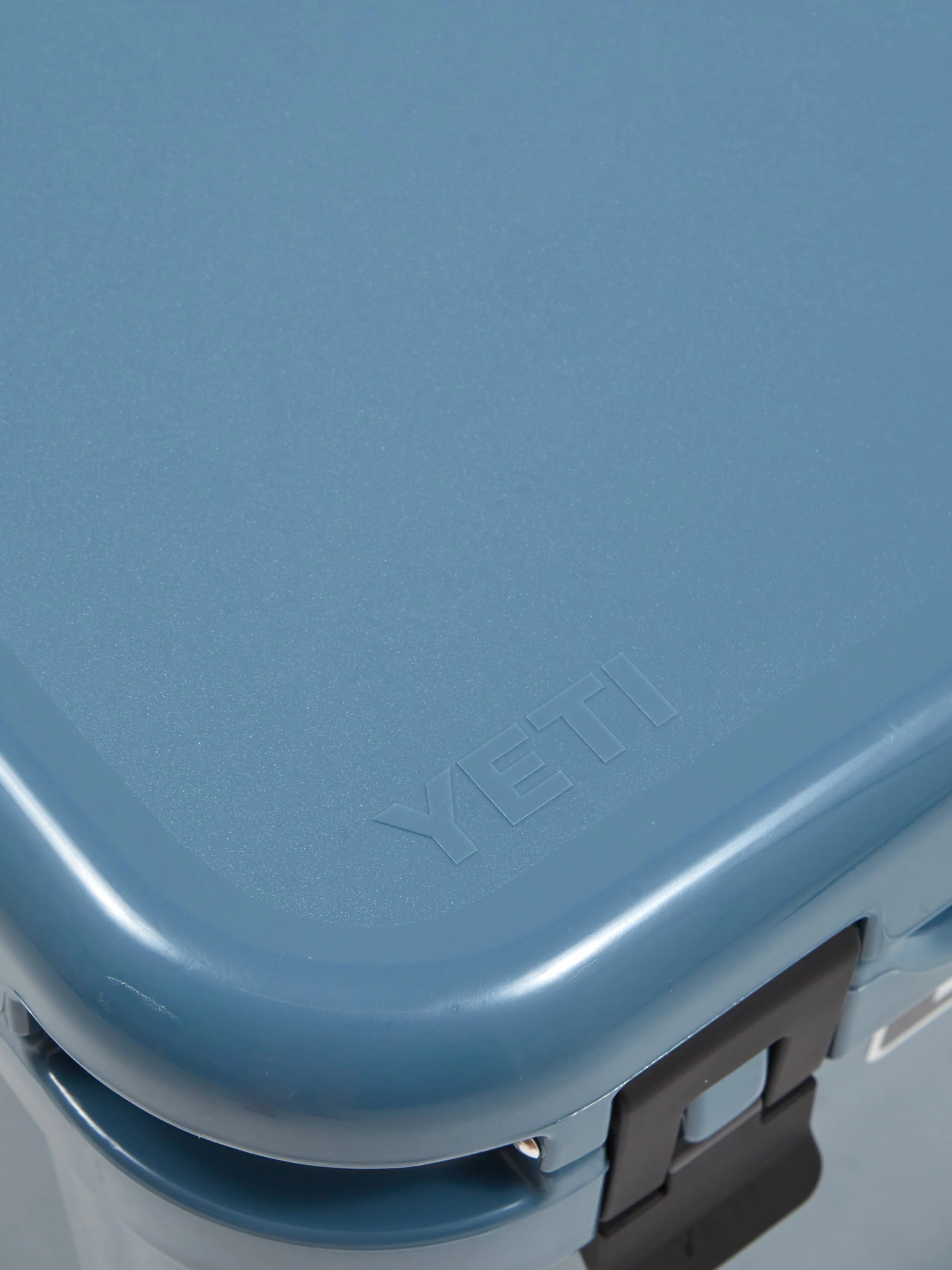 YETI Roadie 24 - Nordic Blue - Image 3
