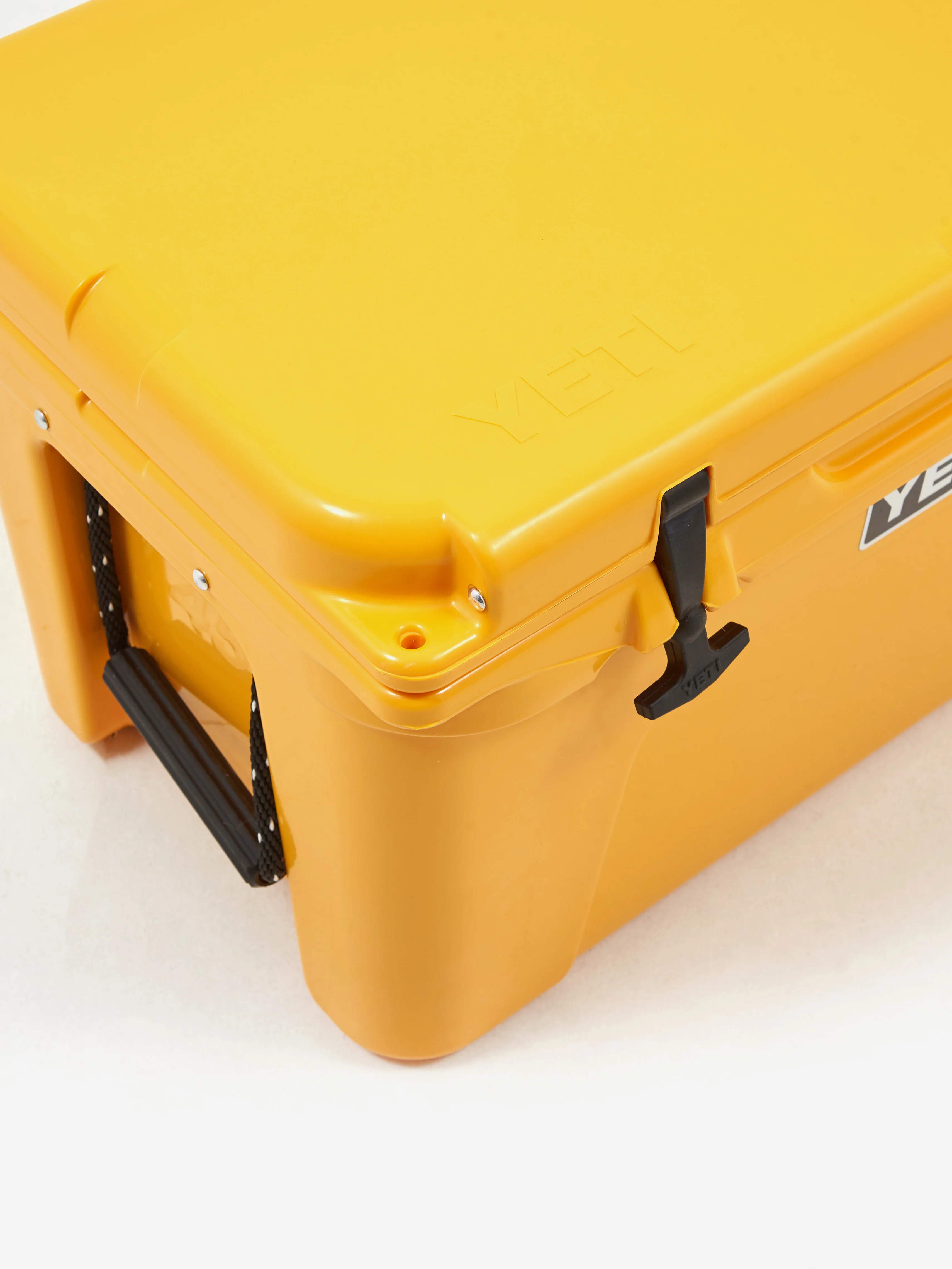 YETI Tundra 45 Cool Box - Alpine Yellow - Image 3